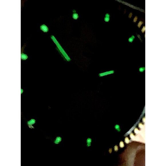 Timex Q Men's Watch Vintage Quartz Gold Dial Day Date 33mm Expansion Ste… - Picture 7 of 14